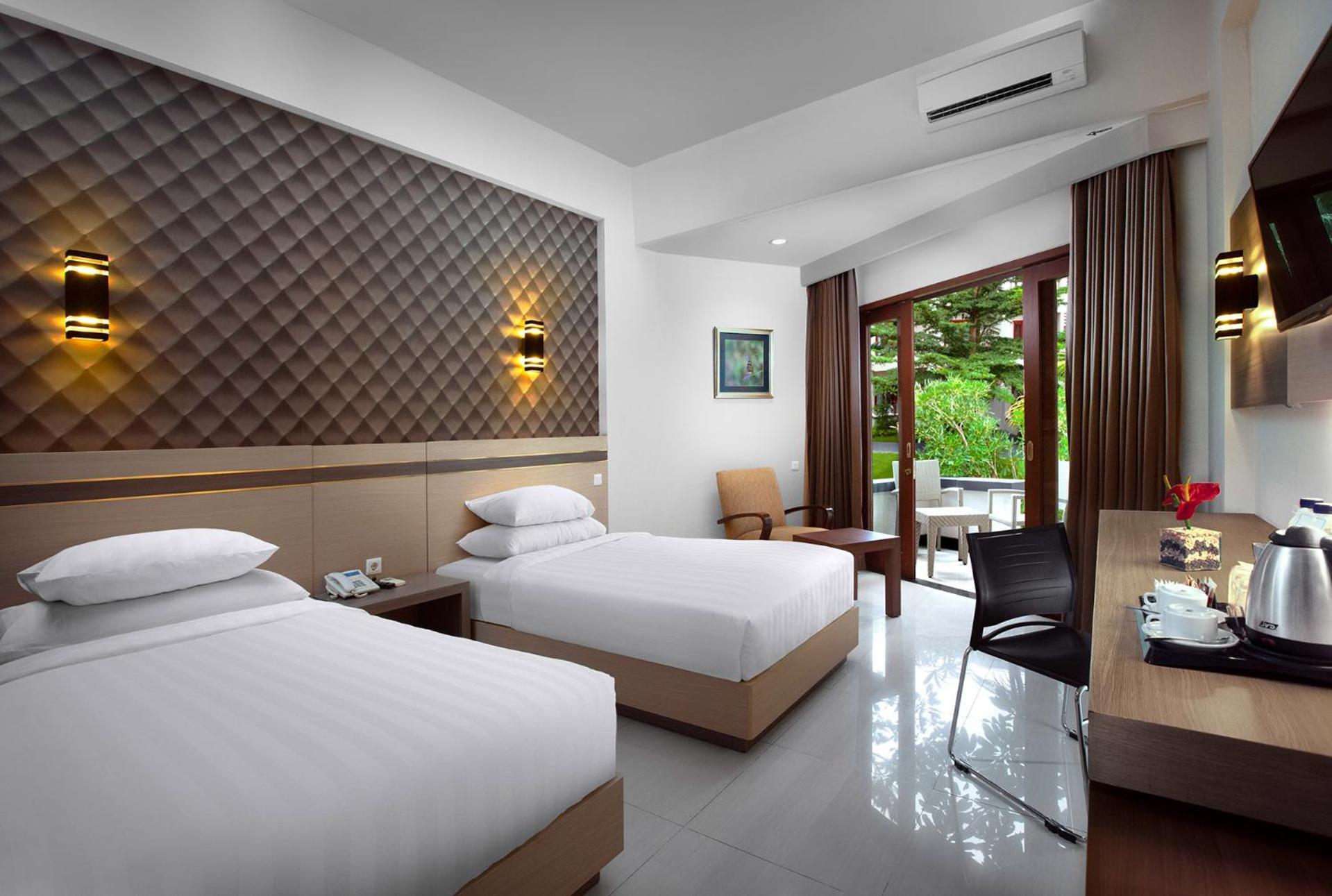 Lombok Raya Hotel Mataram Exterior photo